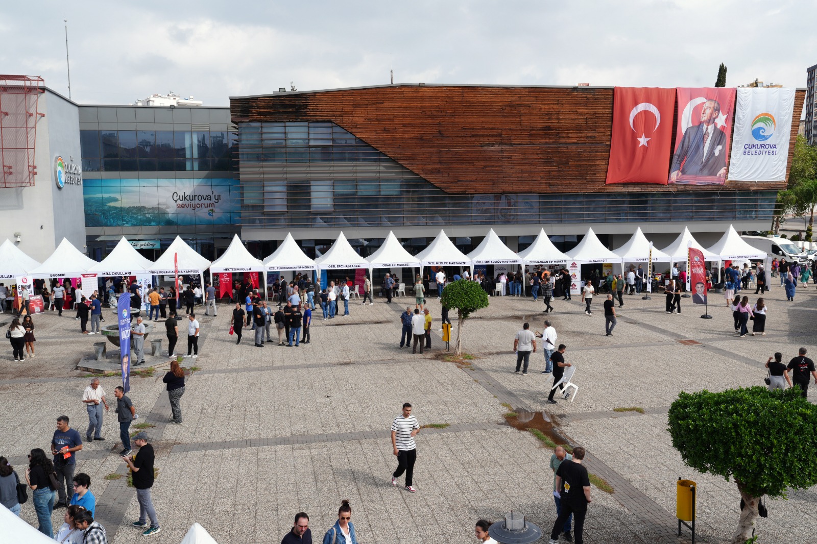 İş Arayanlar ve İş Verenler Çukurova'da Buluştu