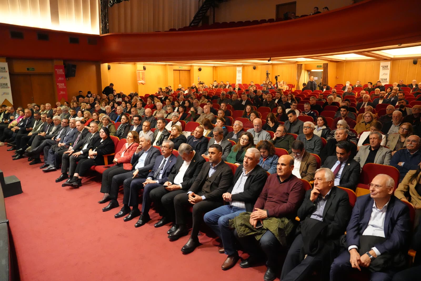 “DEPREM GERÇEĞİYLE YAŞAMAYI ÖĞRENMELİYİZ”